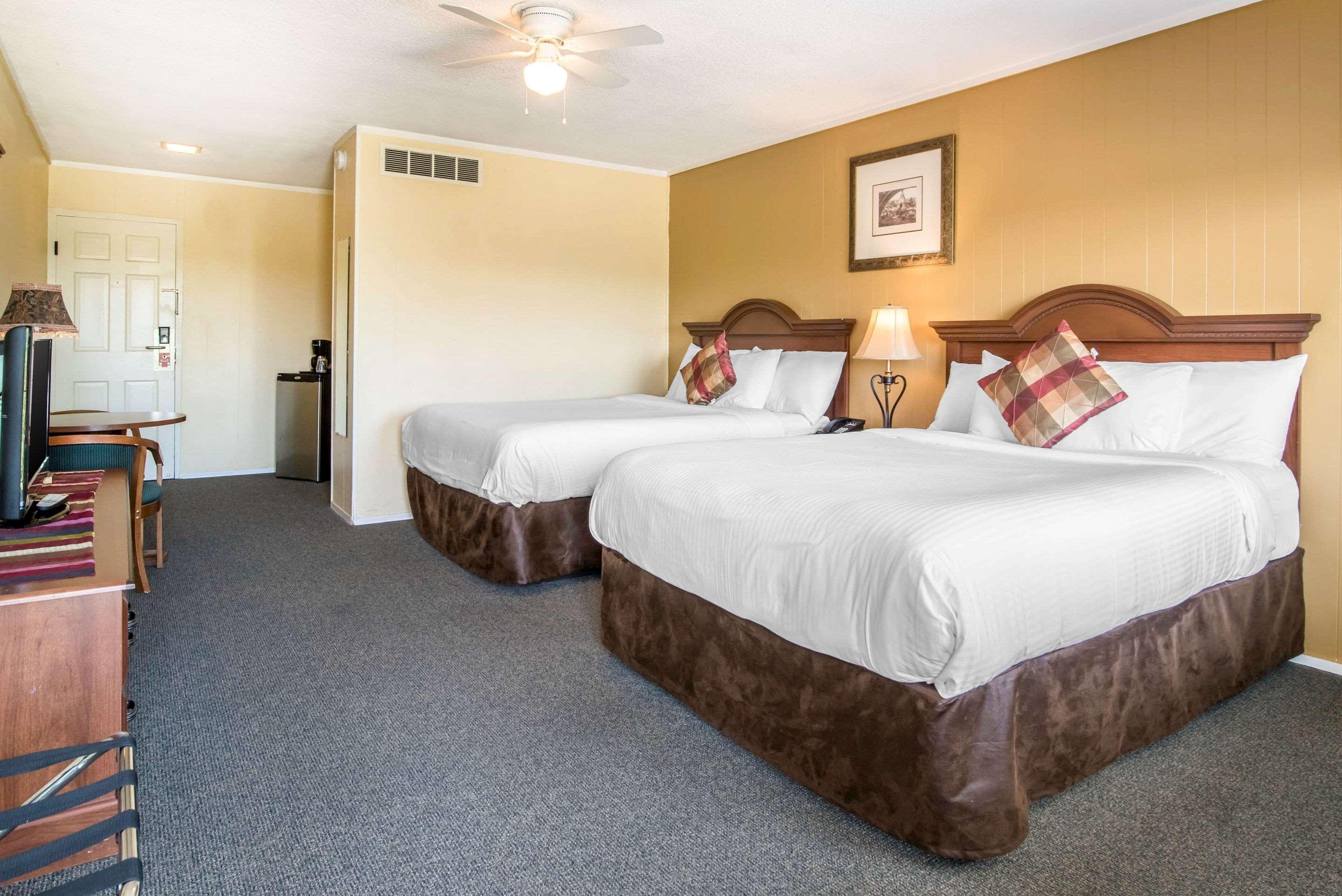 Tiltonlodge Inn & Suites Exterior foto