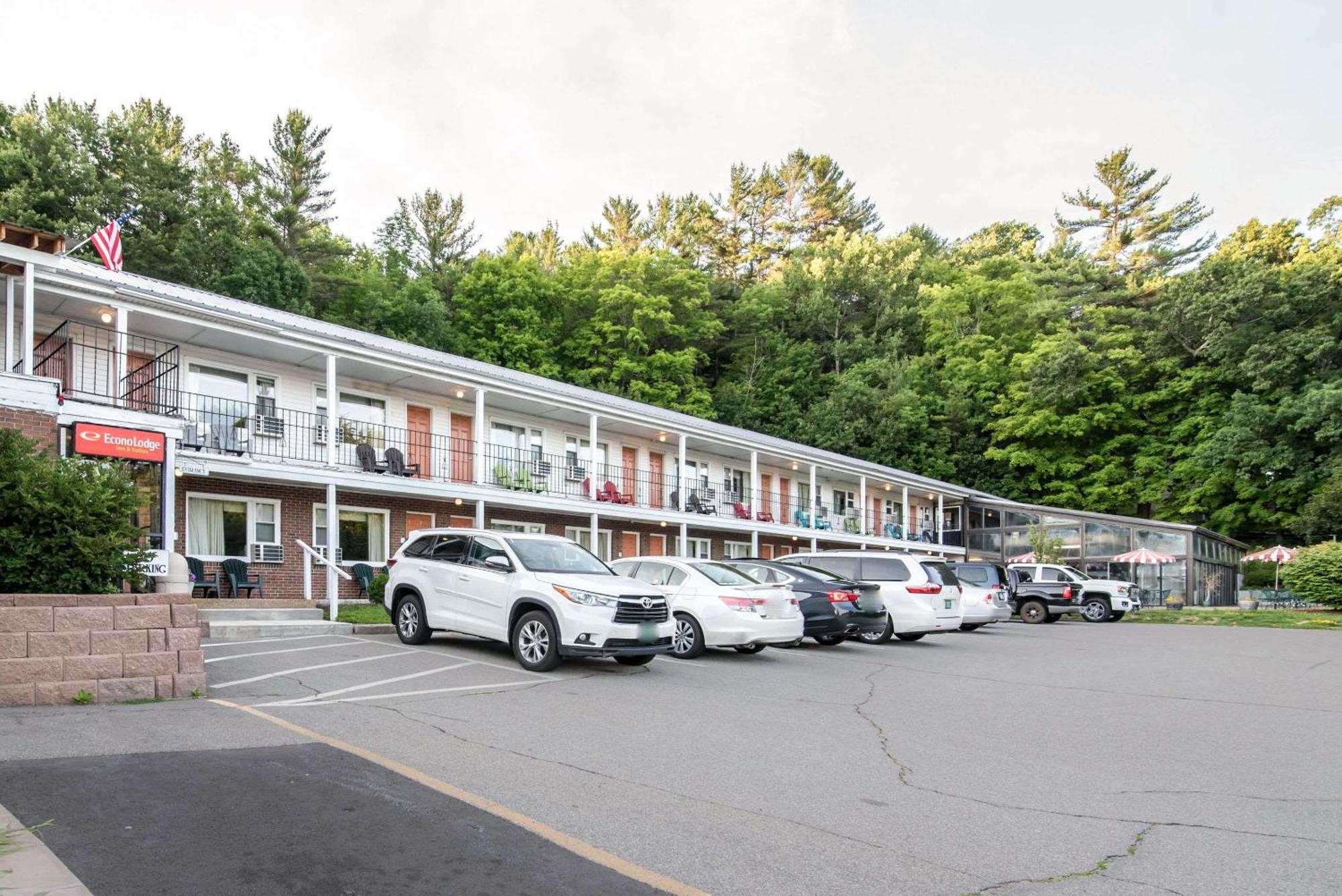 Tiltonlodge Inn & Suites Exterior foto