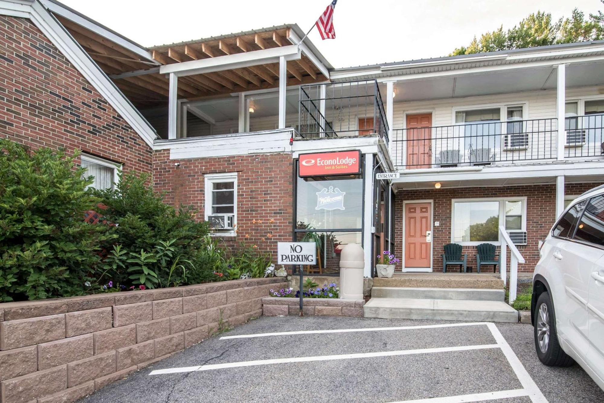 Tiltonlodge Inn & Suites Exterior foto